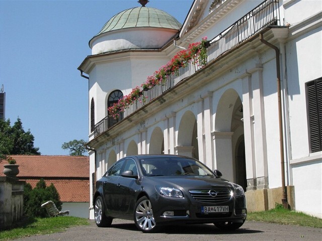 Insignia pôsobí mohutne a svižne zároveň.