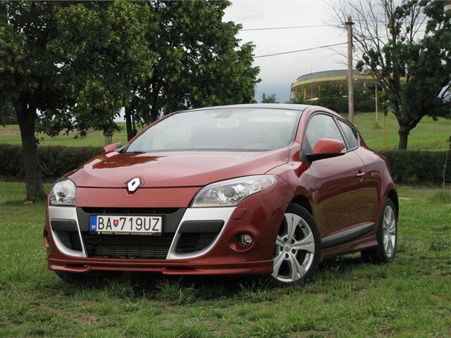 Renault Megane Coupé sa vie tváriť naozaj športovo.