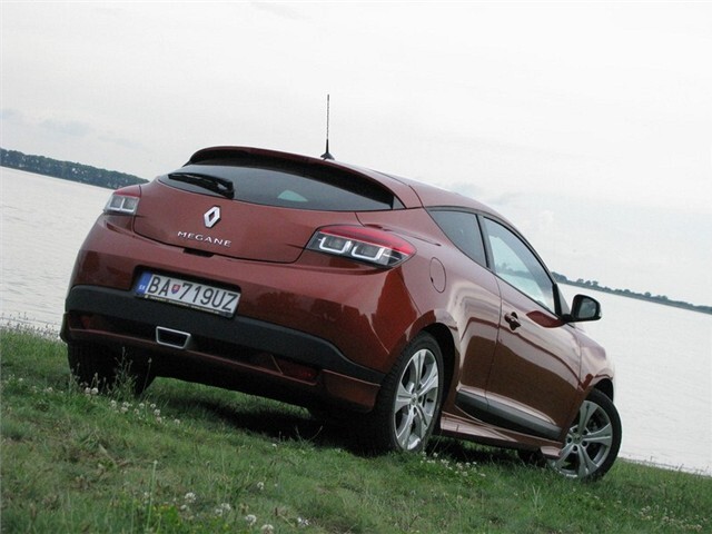 Škoda, že výfuk je falošný.