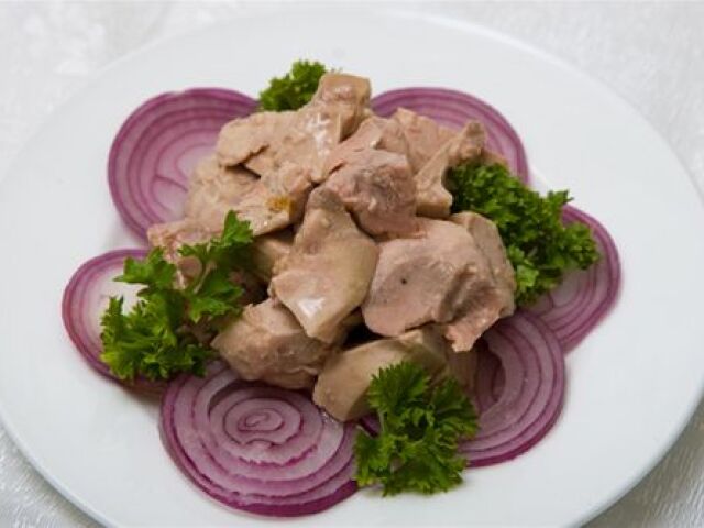 jedlo - tresčia pečeň, cibuľa