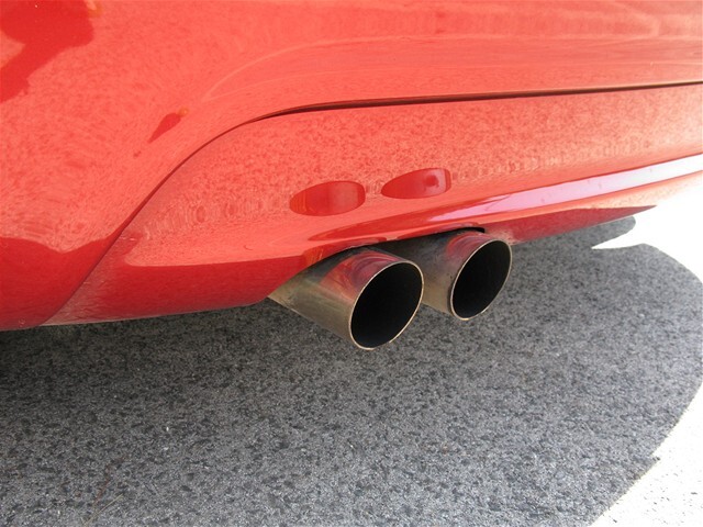 Výfuk pochádza od spoločnosti AMA Exhaust Systems.