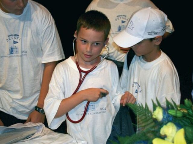 Poslucháči DUK 2005 počas prednášky prof. Hatalu.