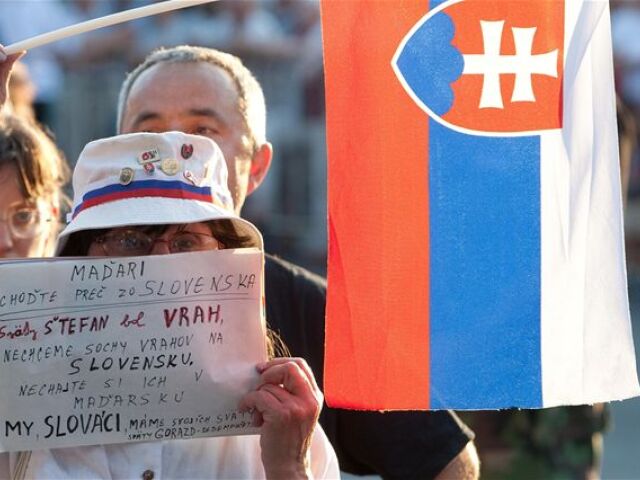 odhalenie sochy v Komárne
