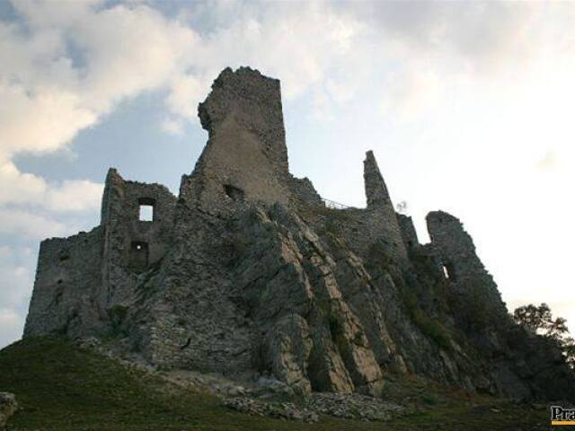 hrad Hrušov