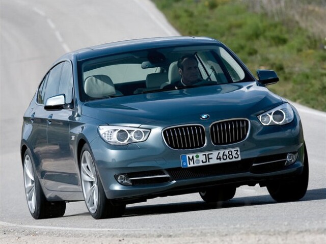 Jazdné vlastnosti sú podobné sedanu BMW 5.
