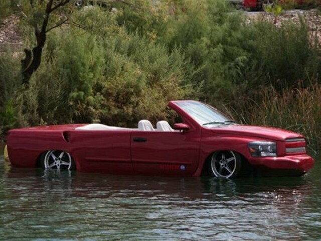 Python kombinuje dizajn Dodge RAM s Corvette.