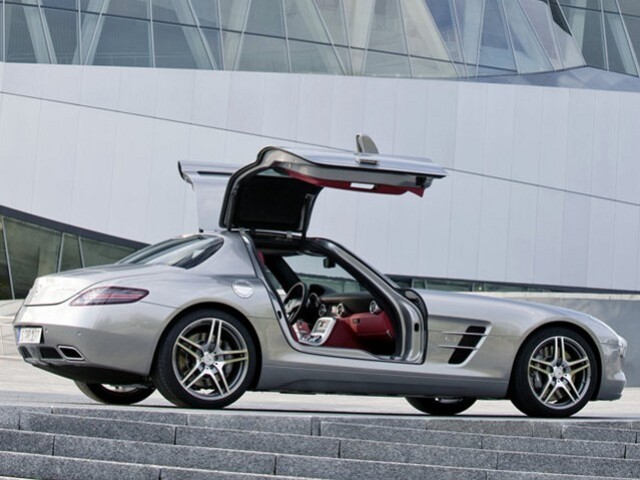 Mercedes-Benz SLS