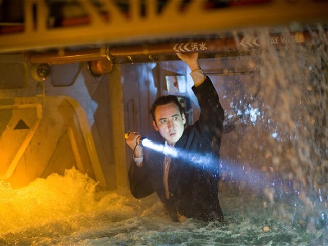 John Cusack stvárňuje hlavnú úlohu v katastrofickom veľkofilme 2012.