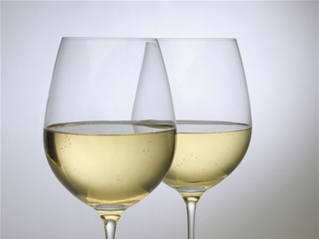 biele víno - alkohol - pohár - problém