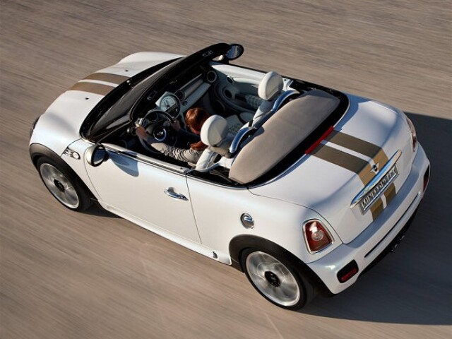 Roadster má prekvapiť nízkou hmotnosťou.