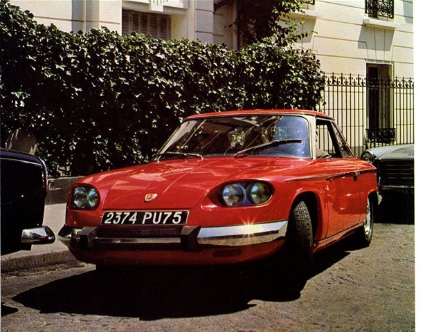 Podoba s Citroënom DS nie je náhodná.