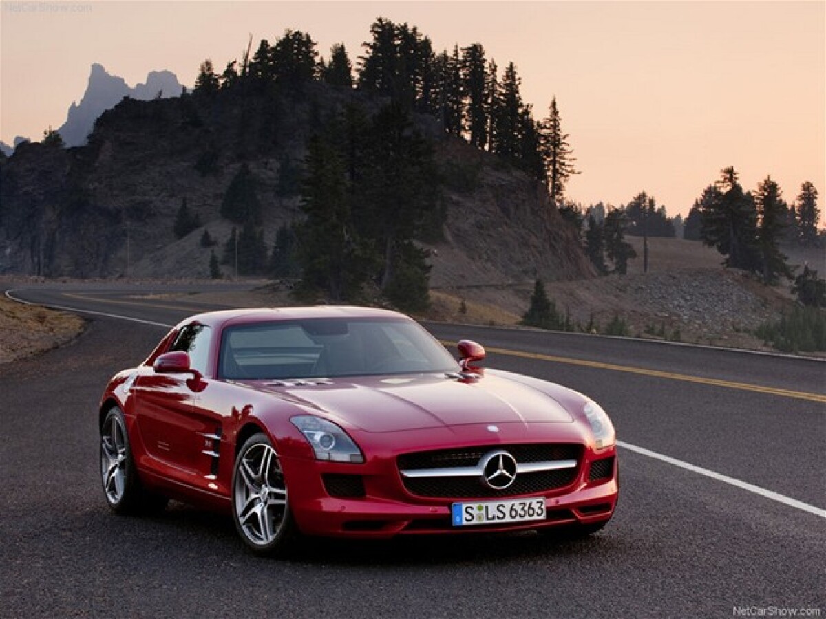 SLS AMG má výkon, veľkú spotrebu a v zime krásne hreje.