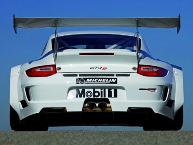 Model GT3 R má výkon 353 kW (480 k).