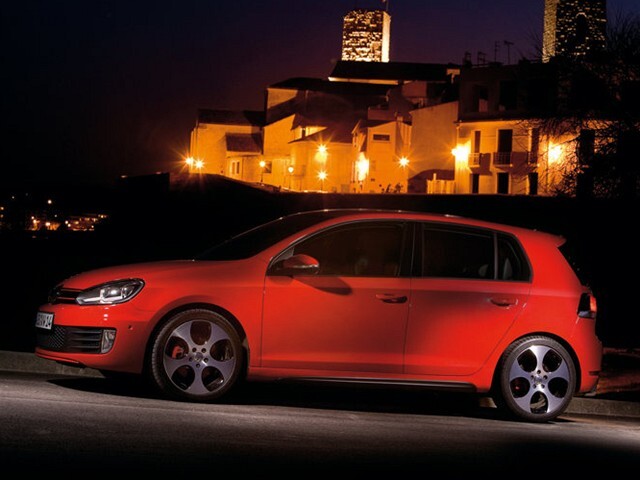 Nové GTI z Wolfsburgu už nevyzerá tak agresívne.