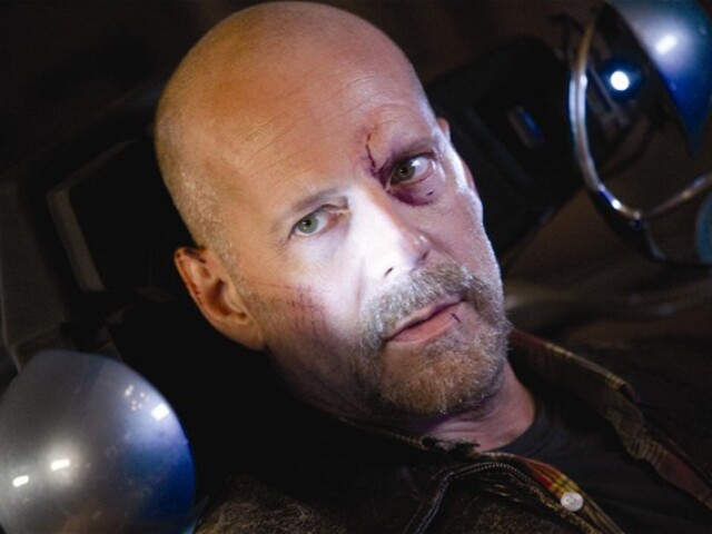 Bruce Willis v úlohe agenta FBI Toma Greera vo filme Klony.