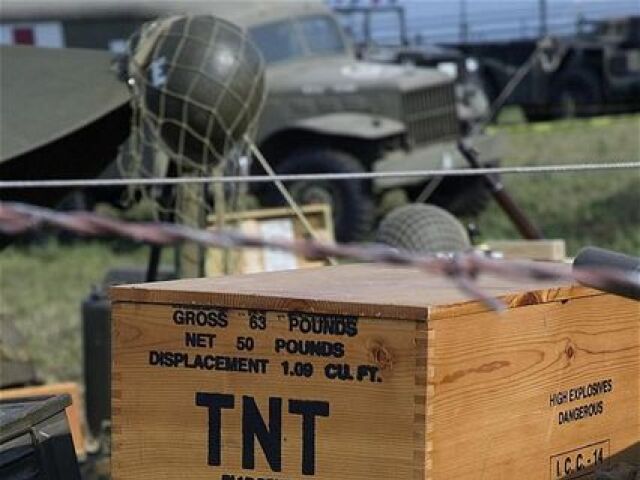 TNT, výbušnina, bomba, dynamit