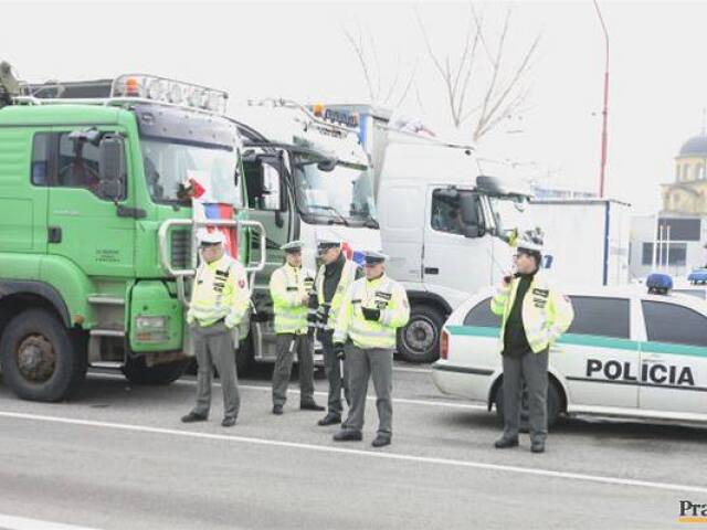 blokáda, protest, autodopravcovia, kamióny