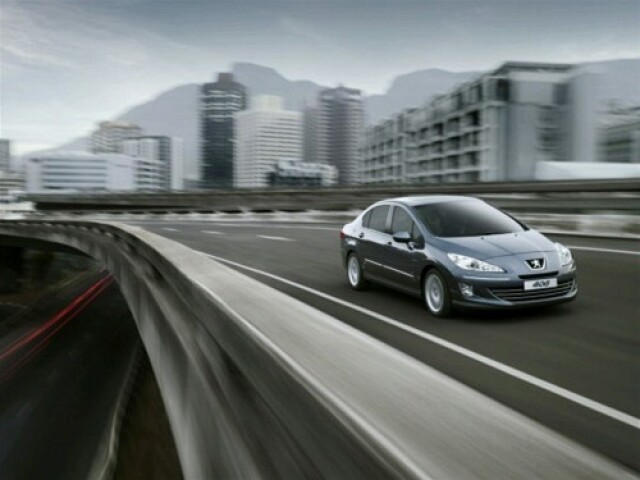 Peugeot plánuje predať v Číne 100 000 kusov modelu 408 ročne.
