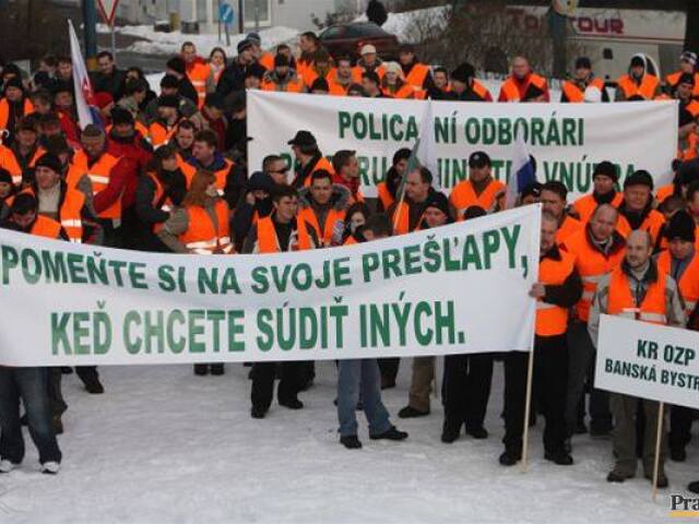 protest policajtov proti odvolaniu Kaliňáka