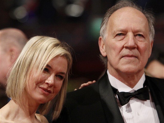 Predseda festivalovej poroty, nemecký režisér Werner Herzog a členka poroty, herečka Renee Zellweger.