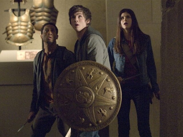 Hrdinovia filmu Percy Jackson: Zlodej blesku - zľava Grover (v hereckom podaní Brandona T. Jacksona), Percy (Logan Lerman) a Annabeth (Alexandra Daddariová).