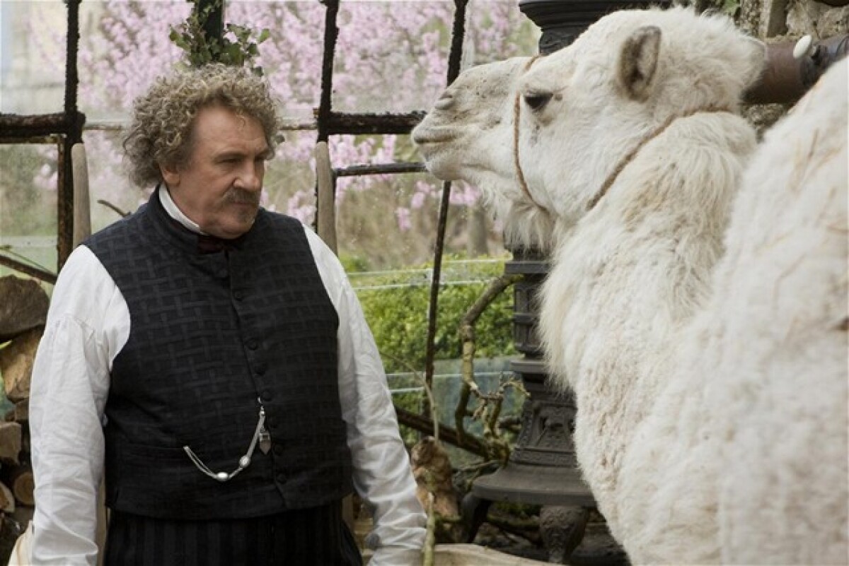 Slávneho Alexandra Dumasa, autora Troch mušketierov, stvárnil Gérard Depardieu, hoci spisovateľ sám seba považoval za černocha.