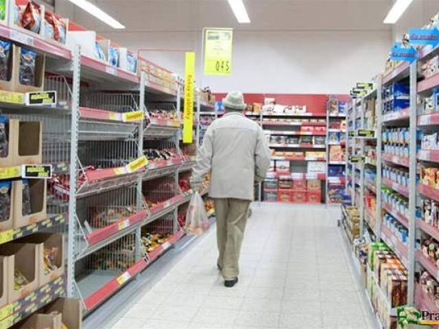 nakupovanie, nákup, potraviny, dôchodca