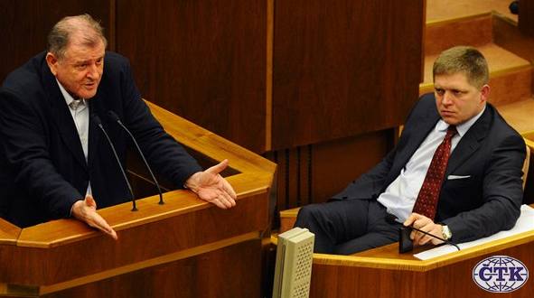 Líder HZDS Vladimír Mečiar počas vystúpenia v parlamente počas rozpravu o návrhu zákona o preukazovaní pôvodu majetku.