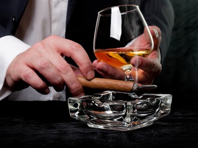 cigara, cigareta, drinh, fajčenie, alkohol, koňak, whisky, popolník