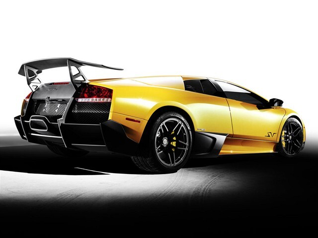 Murciélago LP670-4 SV zrýchlilo z 0 na 100 km/h za 3,2 s.