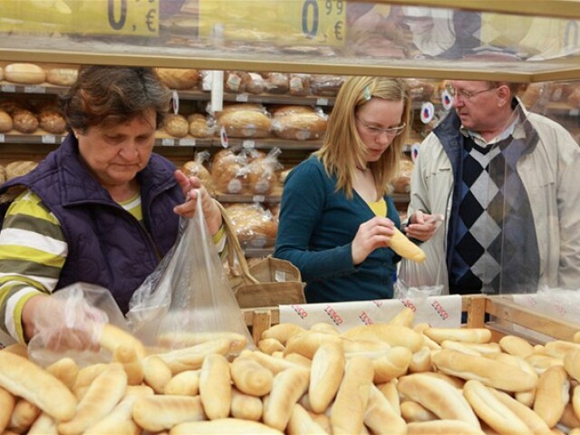 rožky, nákup, potraviny, hypermarket, pečivo