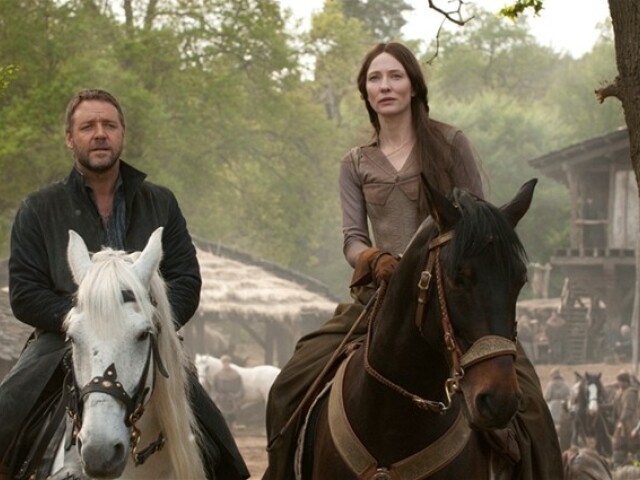 Russell Crowe a Cate Blanchettová ako Robin a Marion vo filme Robin Hood.