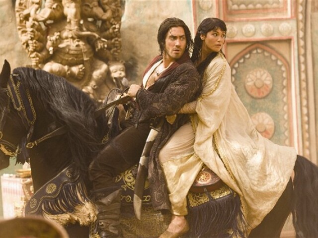 Jake Gyllenhaal a Gemma Artertonová vo filme Princ z Perzie.