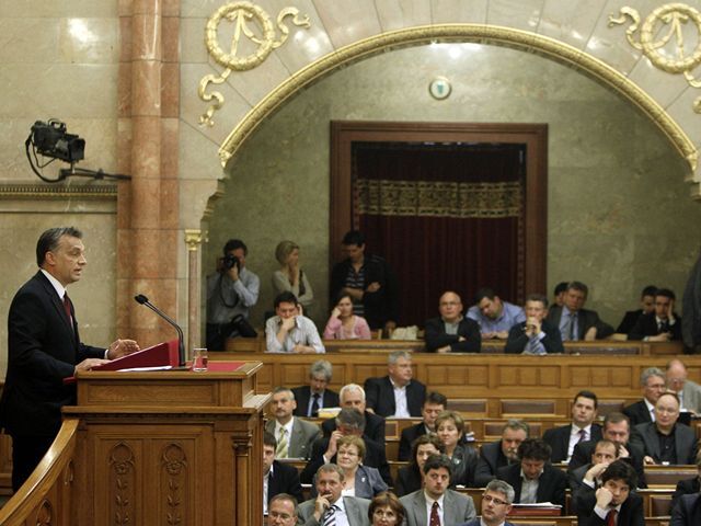 Maďarsko, parlament, Budapešť, Orbán