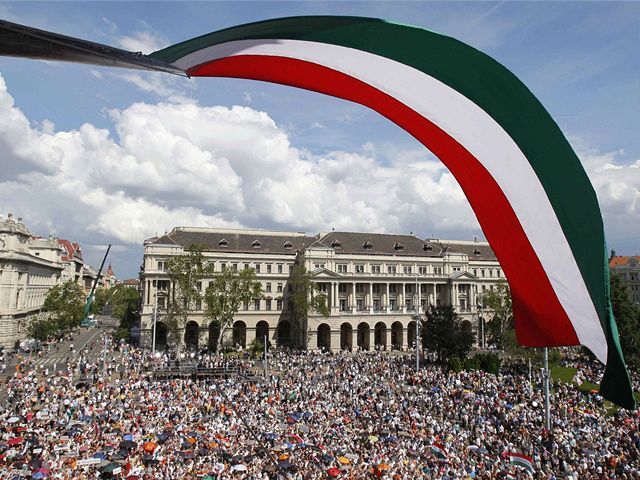 Budapešť, Maďarsko, parlament, Fidesz, Orbán