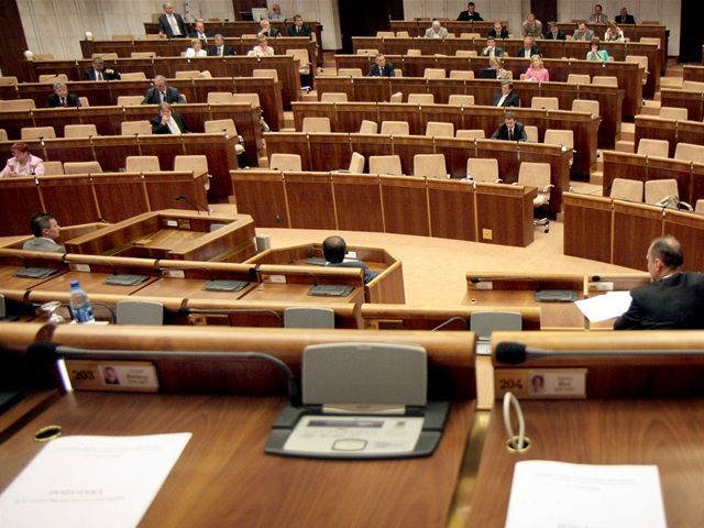 poslanci, parlament, schôdza