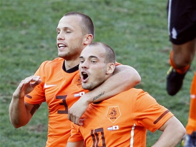 John Heitinga, Wesley Sneijder 