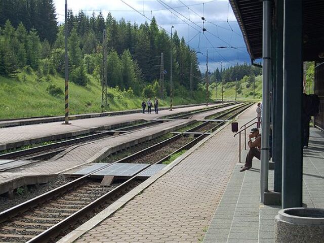 vlak, železnica, koľajnice, cestujúci, nástupište, stanica
