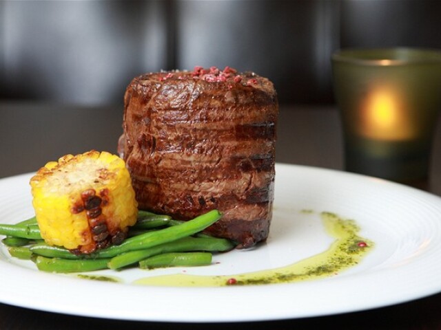 Hovädzí steak s fazuľkou a kukuricou