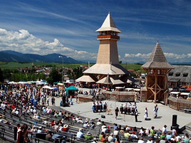 Festival Východná otvorí brány 56. ročníka už v piatok. V amfiteátri pod Kriváňom sa vystrieda takmer 1 300 účinkujúcich.