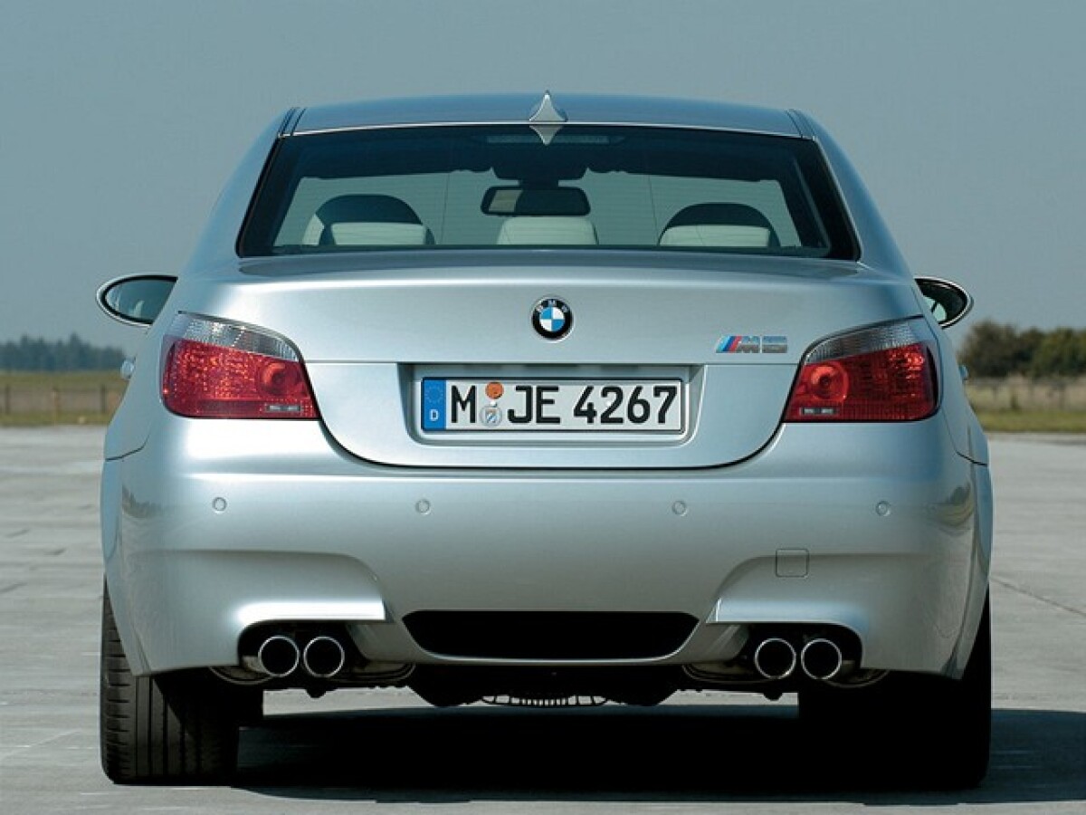 BMW M5 (E60)