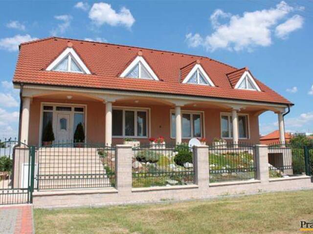 Hurbanovo, László Basternák