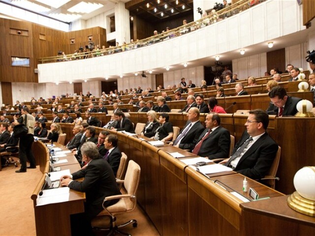 parlament, poslanci, ministri