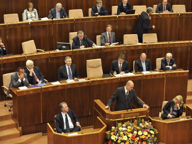 parlament, poslanci, ministri, národná rada 