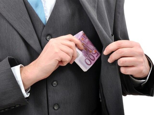 milionár, peniaze, euro, boháč, podnikateľ, manažér