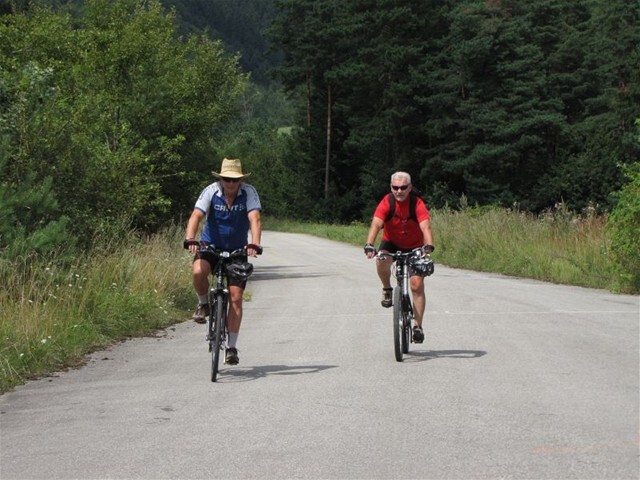 cesta, cyklisti, bicykle