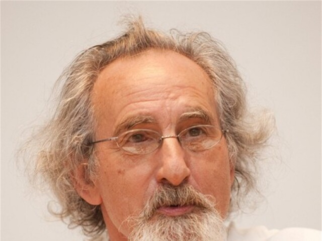 Festival Capalest spája divadlo, poéziu a hudbu, hovorí riaditeľ festivalu, francúzsky umelec Michel de Maulne.