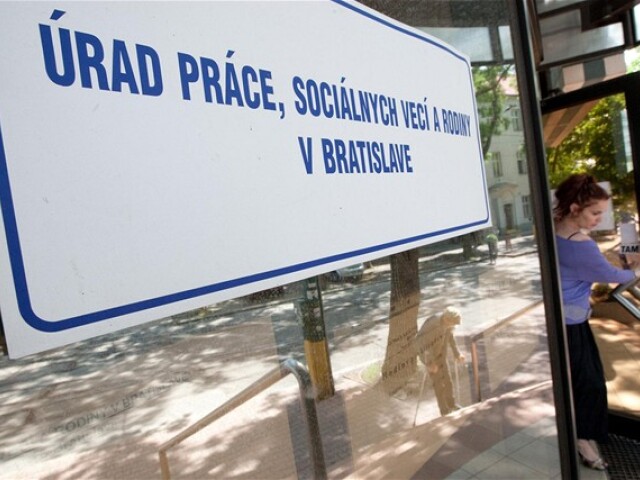 úrad práce, sociálnych vecí a rodiny, nezamestnanosť, práca