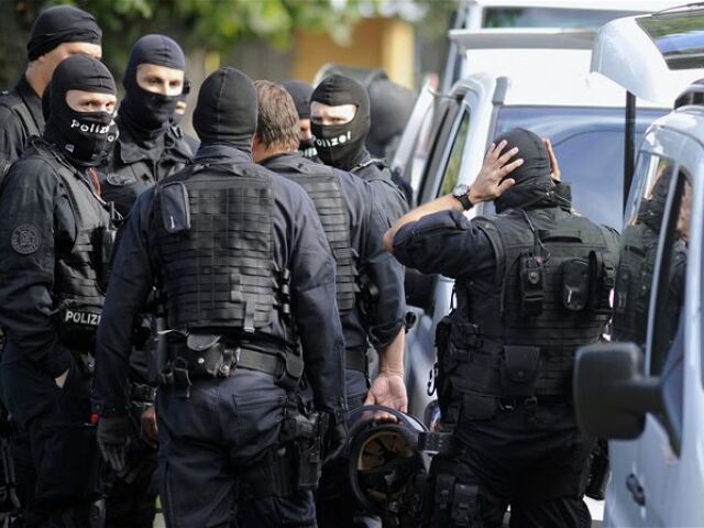 polícia, komando, kukláči, Švajčiarsko, Biel