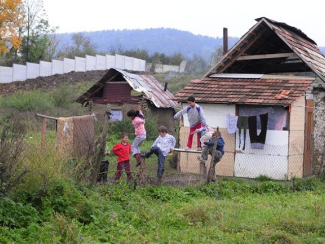 osada, rómovia, múr, ostrovany